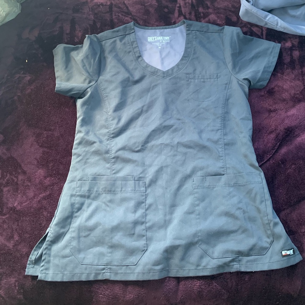 Grey’s Anatomy By Barco medium scrub top in steel
